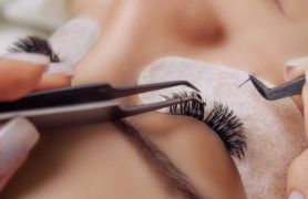 Wimpernverlängerung Schulung bei Wimpernrausch. Anfrage Wimpern Schulung